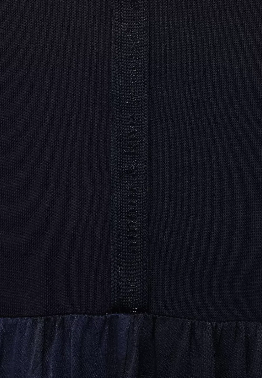 Midikleid Im Materialmix