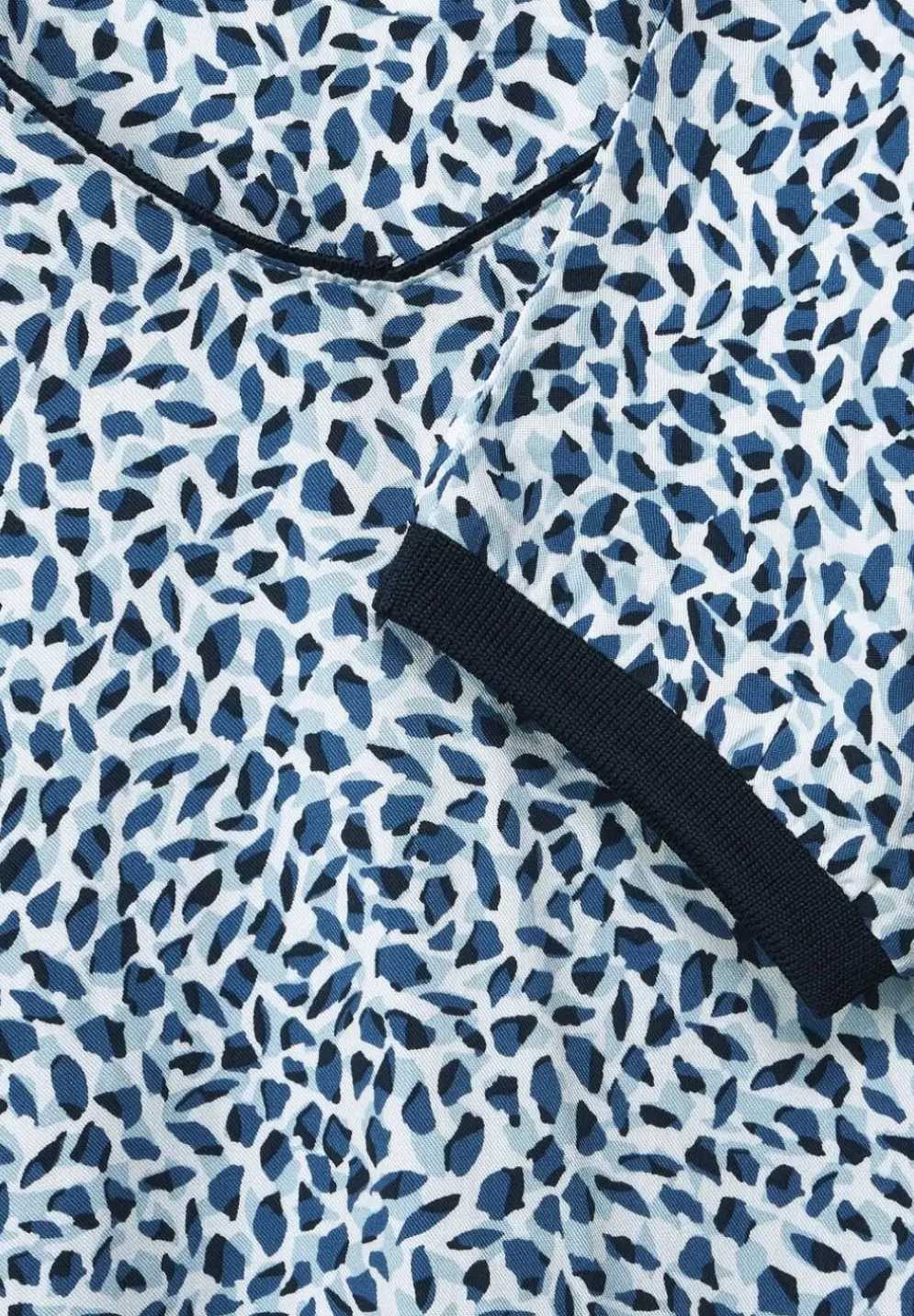 Minimalmuster Bluse
