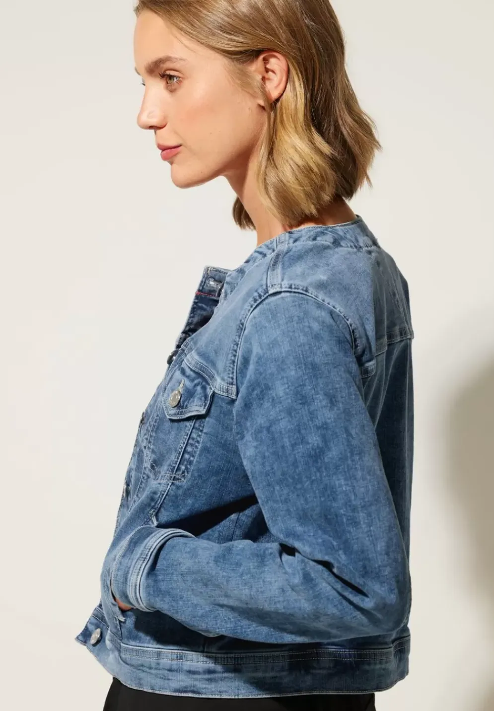 Mittelblaue Jeansjacke