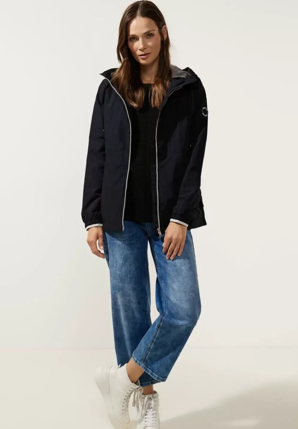 Moderner Windbreaker