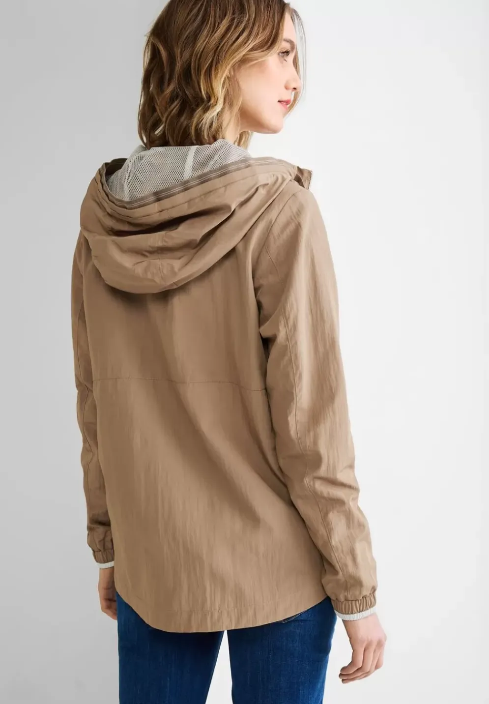 Moderner Windbreaker