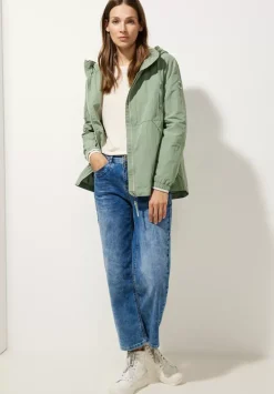 Moderner Windbreaker