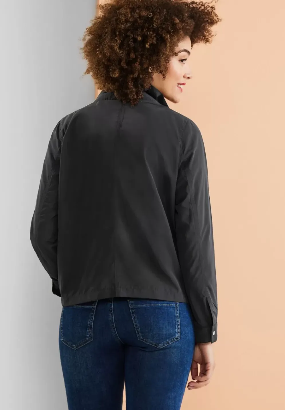 Moderner Windbreaker