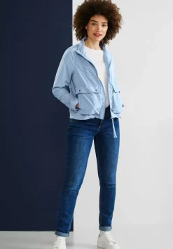 Moderner Windbreaker