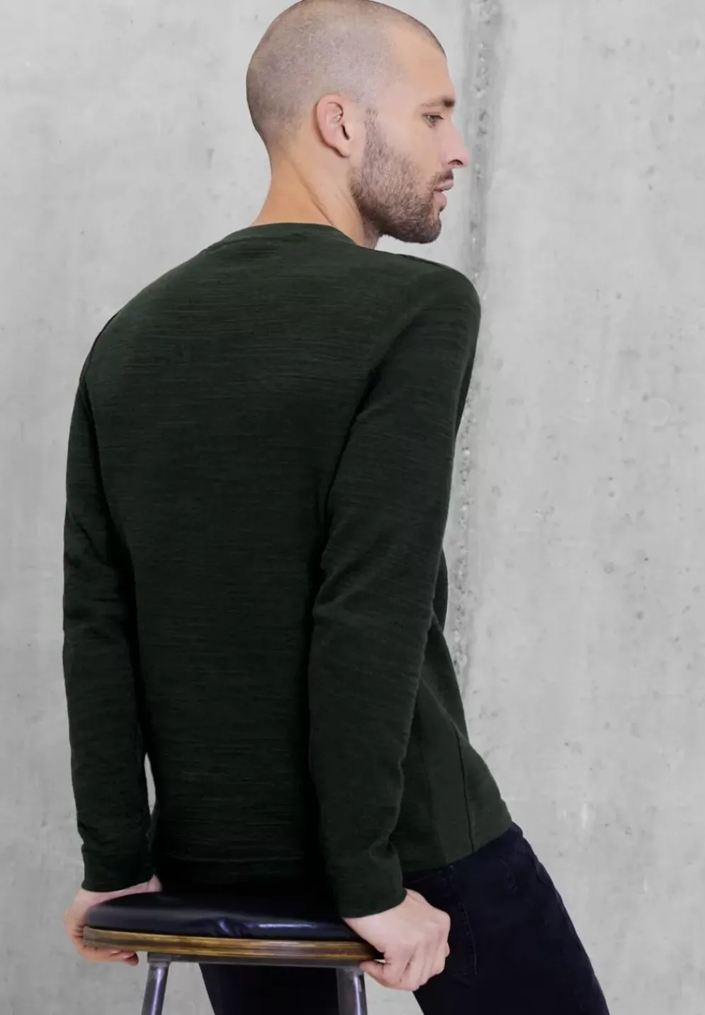 Modernes Langarmshirt