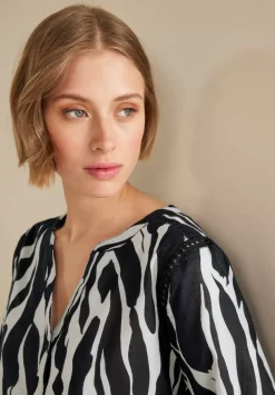 Printbluse Mit Hakeldetails