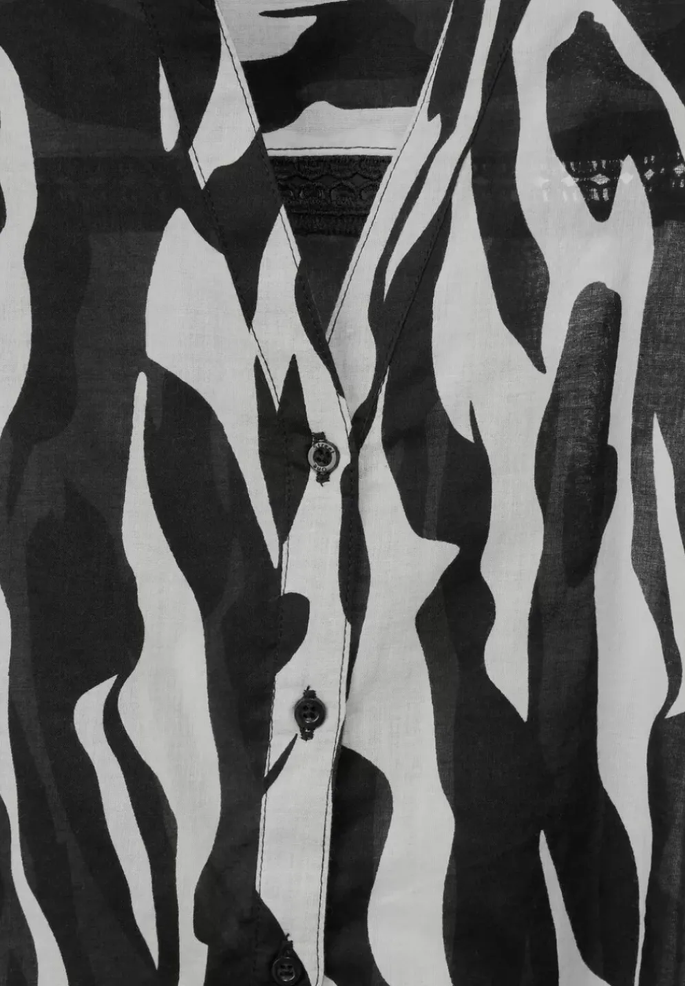 Printbluse Mit Hakeldetails