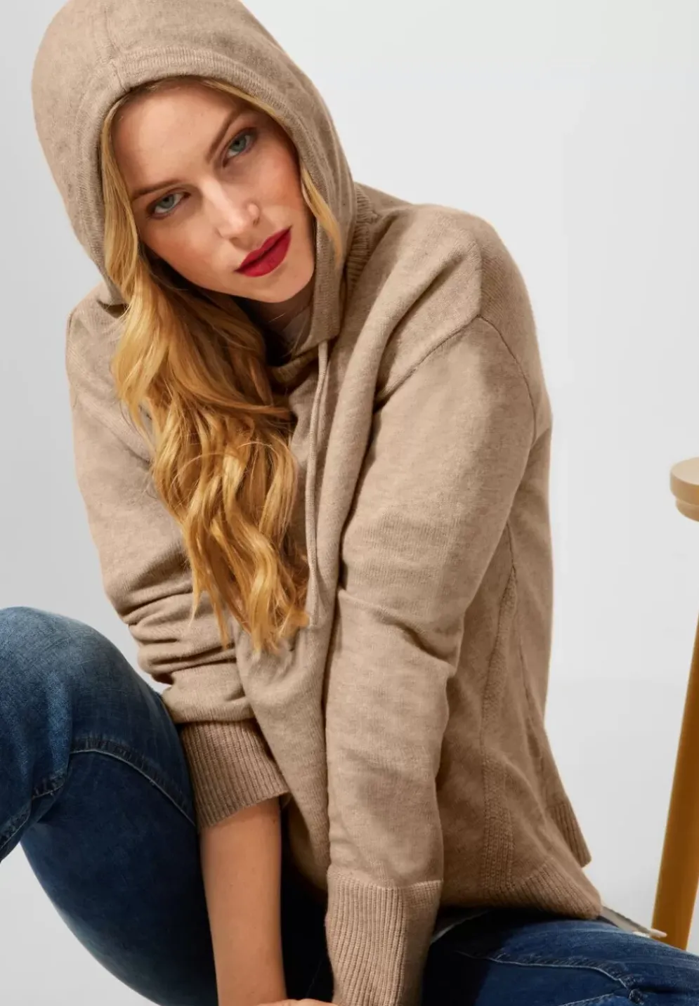 Pullover Mit Kapuzendetail