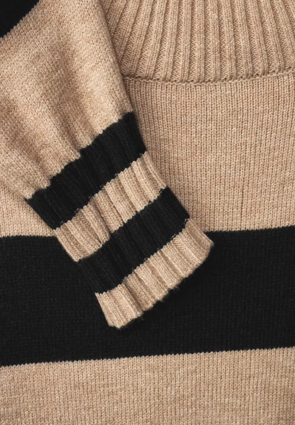Pullover Mit Streifenmuster