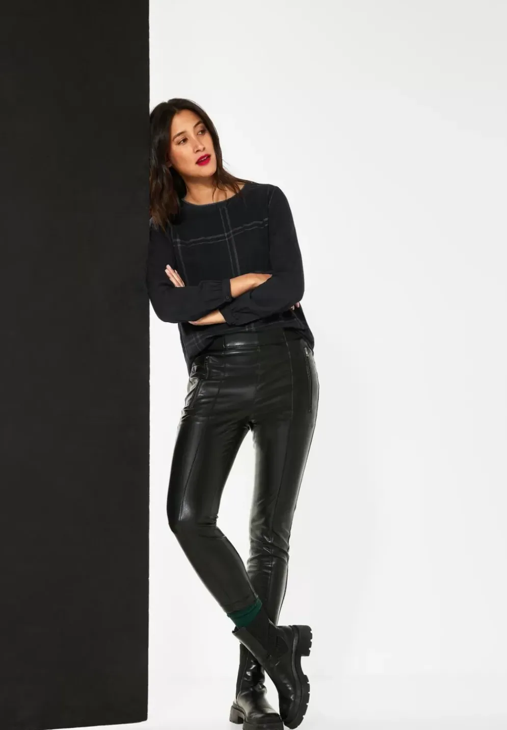 Rundhalsbluse Mit Coating