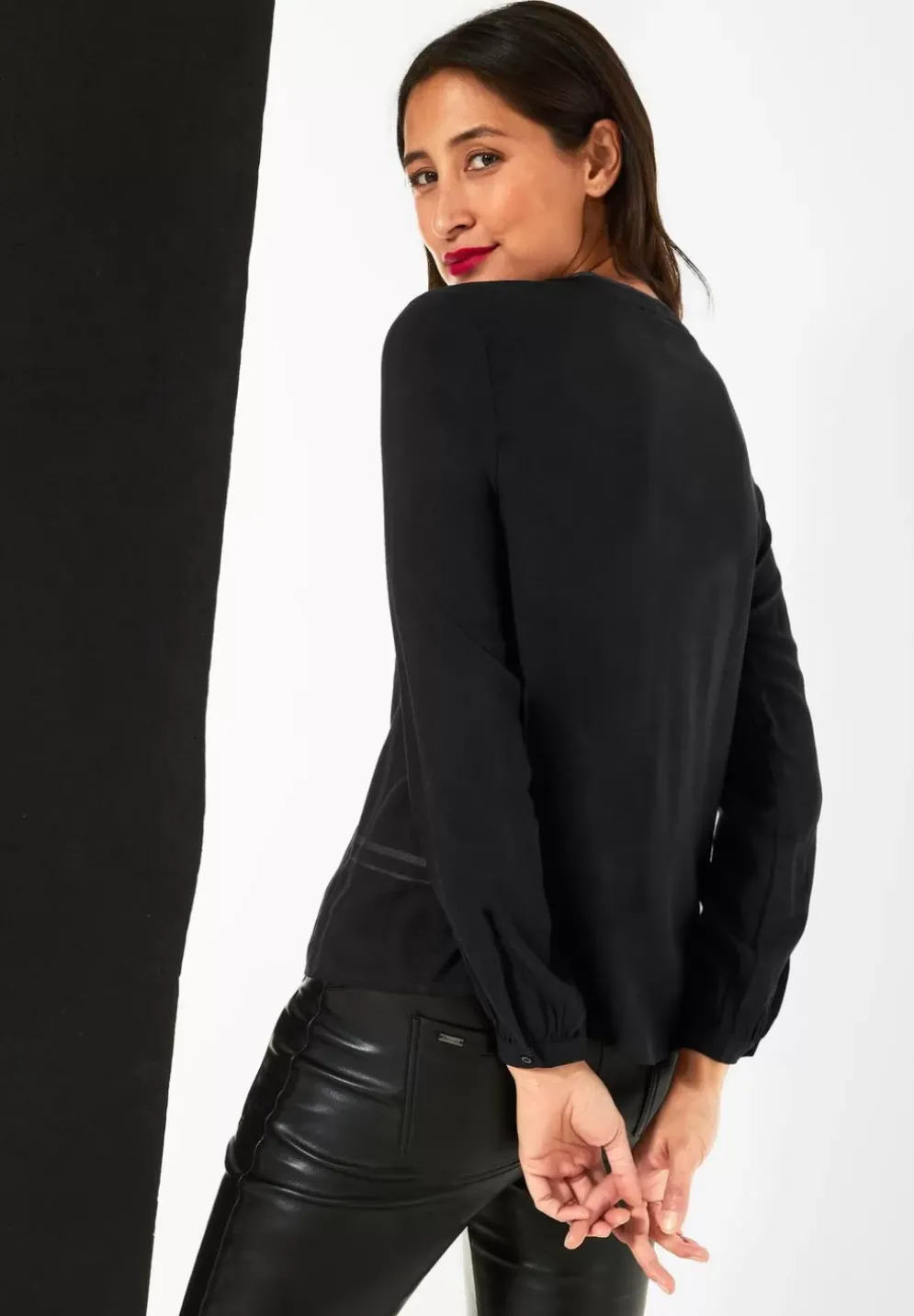 Rundhalsbluse Mit Coating