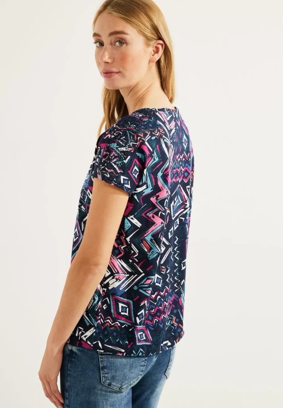 Shirt Mit Smock Schultern