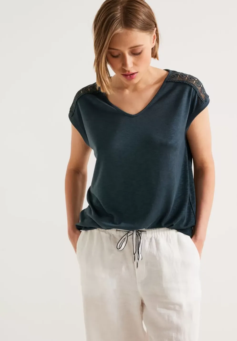 Shirt Mit Spitzenschultern