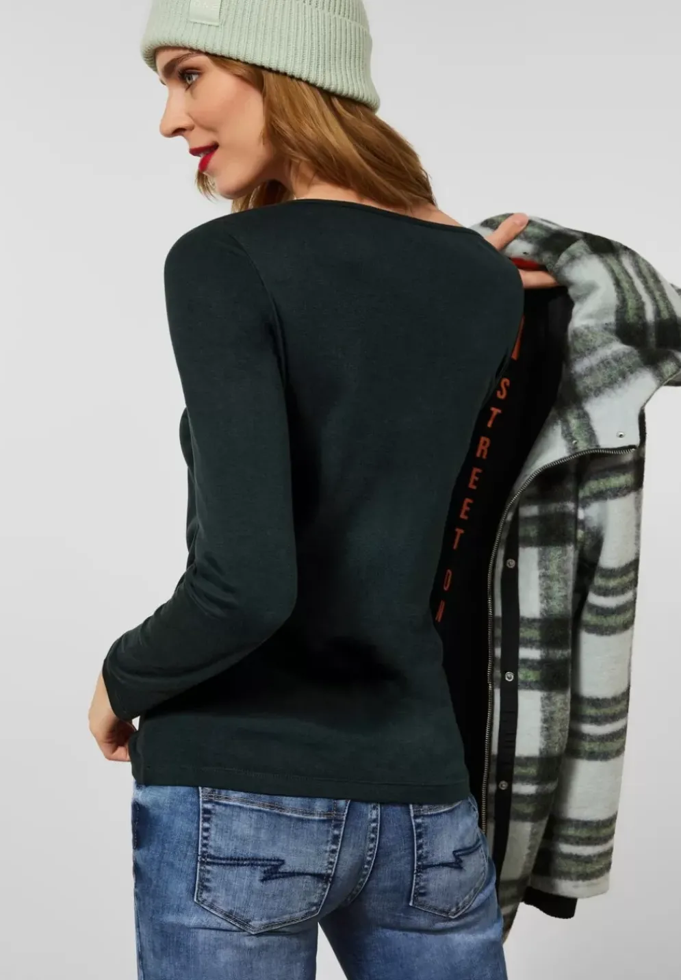 Shirt Mit U-Boot Ausschnitt