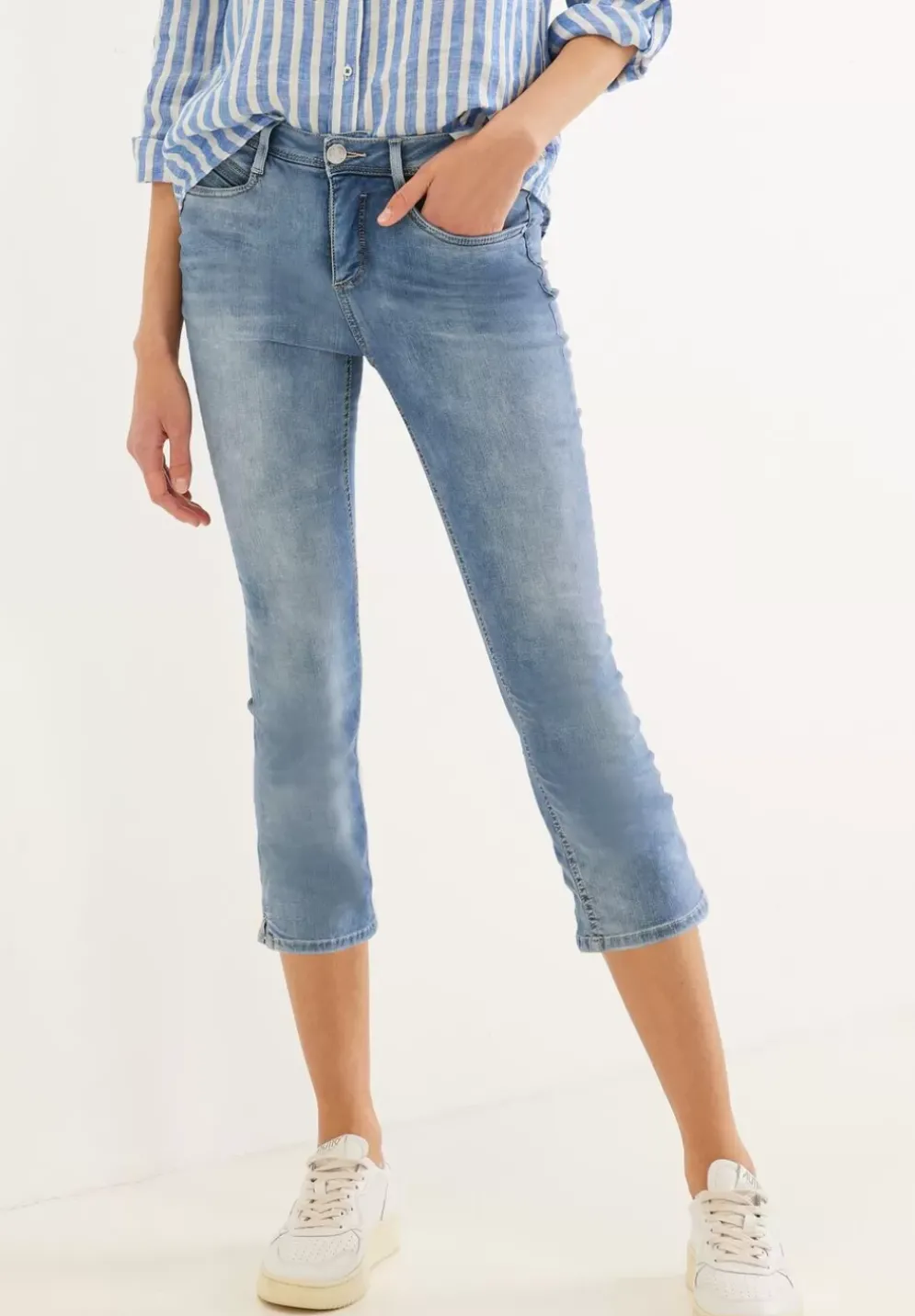Slim Fit Jeans In 3/4