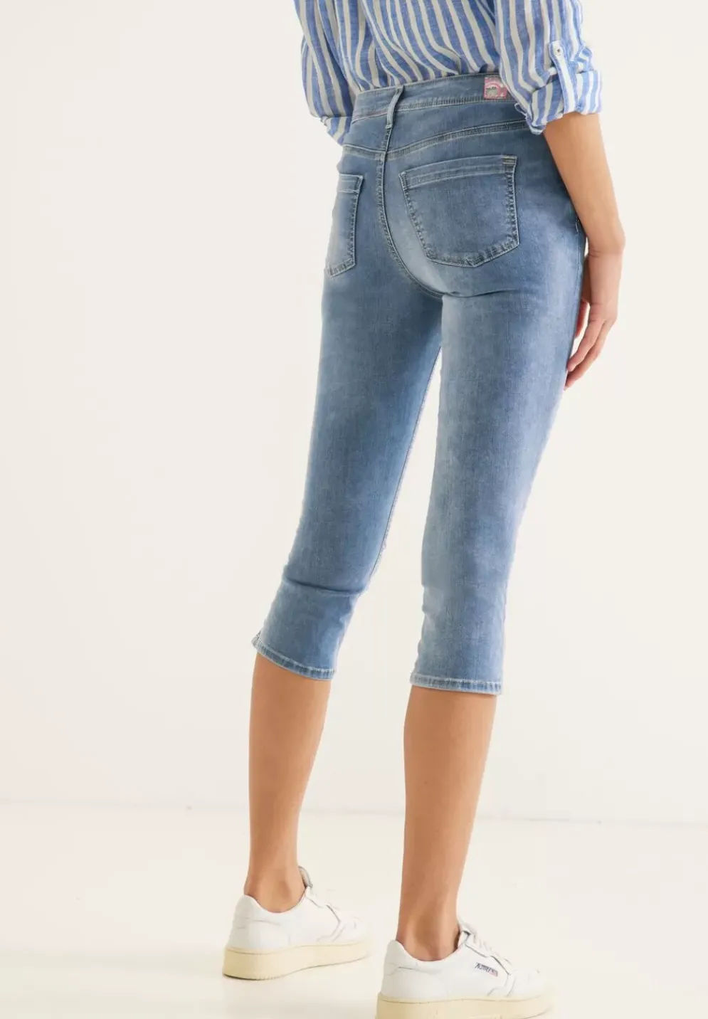 Slim Fit Jeans In 3/4