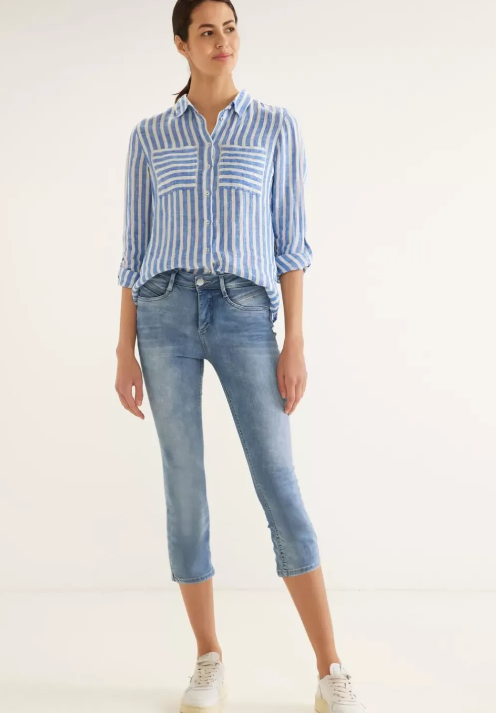 Slim Fit Jeans In 3/4