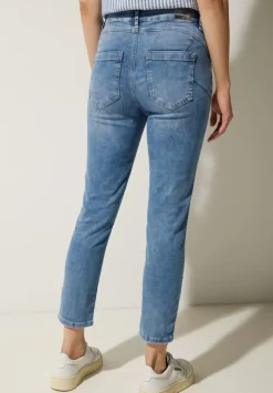 Slim Fit Jeans In 7/8