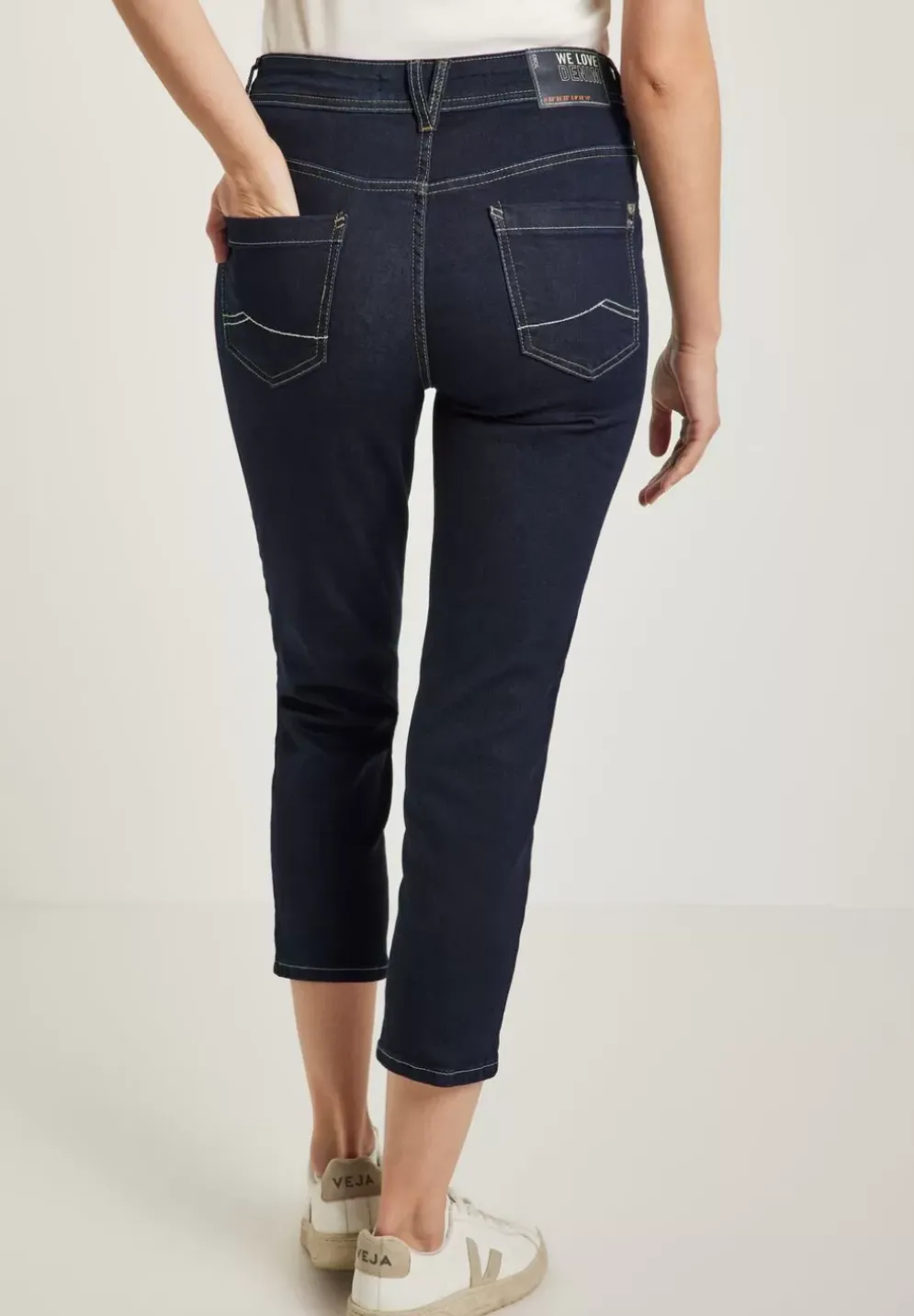 Slim Fit Jeans In 7/8