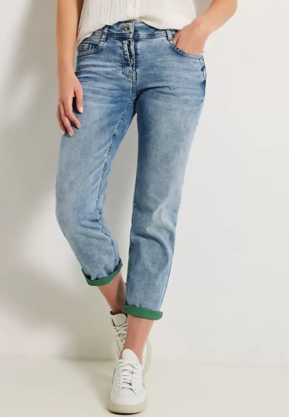 Slim Fit Jeans In 7/8