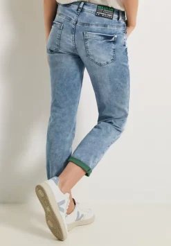 Slim Fit Jeans In 7/8