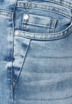 Slim Fit Jeans In 7/8