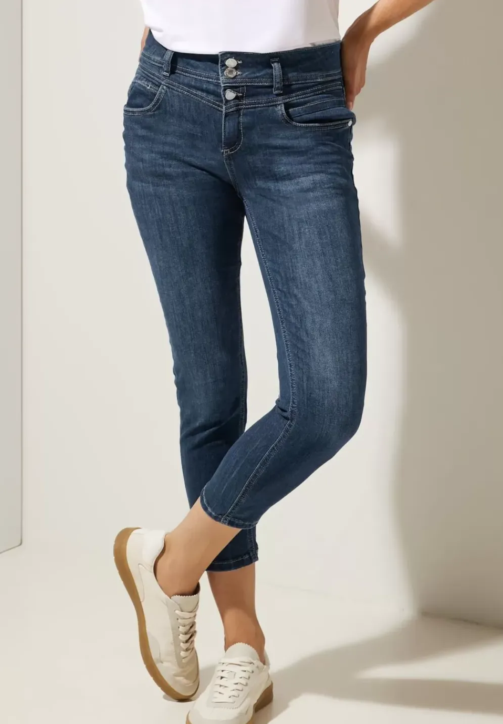 Slim Fit Jeans In 7/8