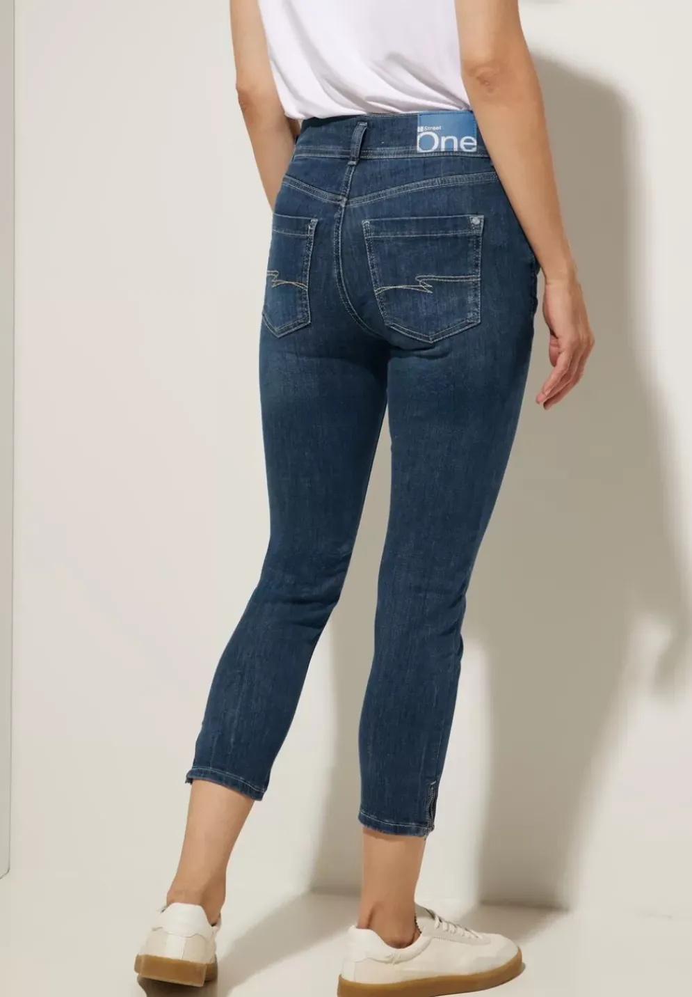 Slim Fit Jeans In 7/8