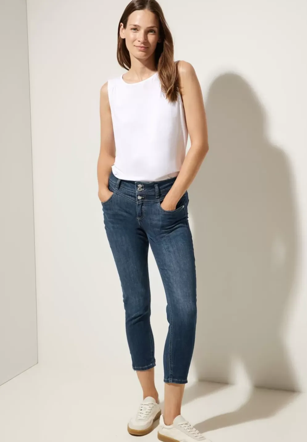 Slim Fit Jeans In 7/8