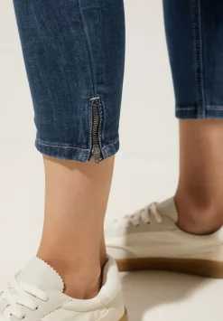 Slim Fit Jeans In 7/8