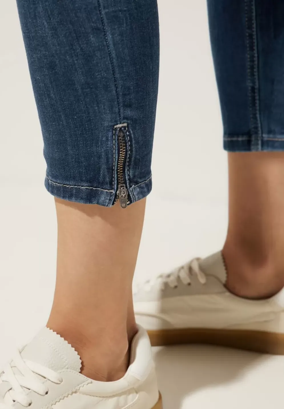 Slim Fit Jeans In 7/8