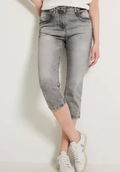 Slim Fit Jeans In 3/4