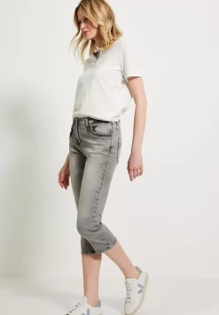 Slim Fit Jeans In 3/4