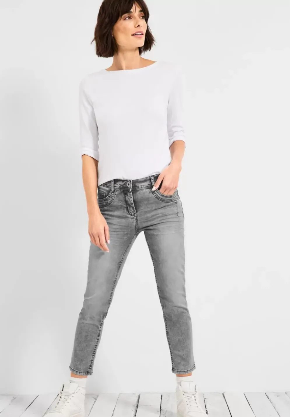 Slim Fit Jeans In 7/8