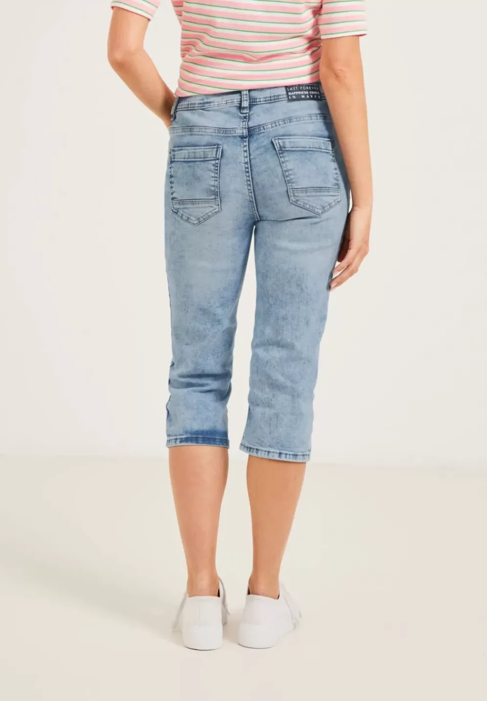 Slim Fit Jeans In 3/4