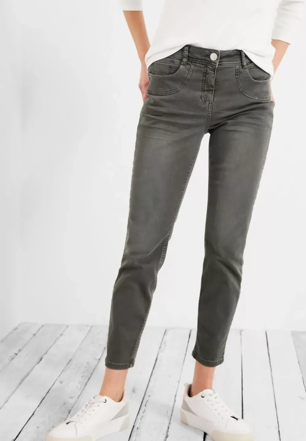 Slim Fit Jeans In High Waist