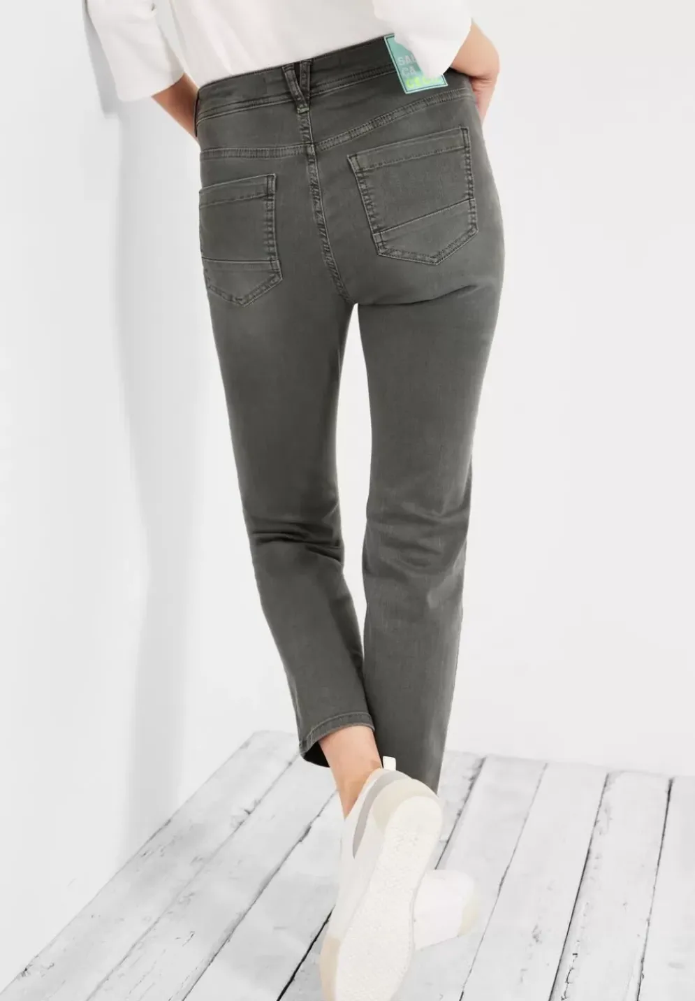 Slim Fit Jeans In High Waist