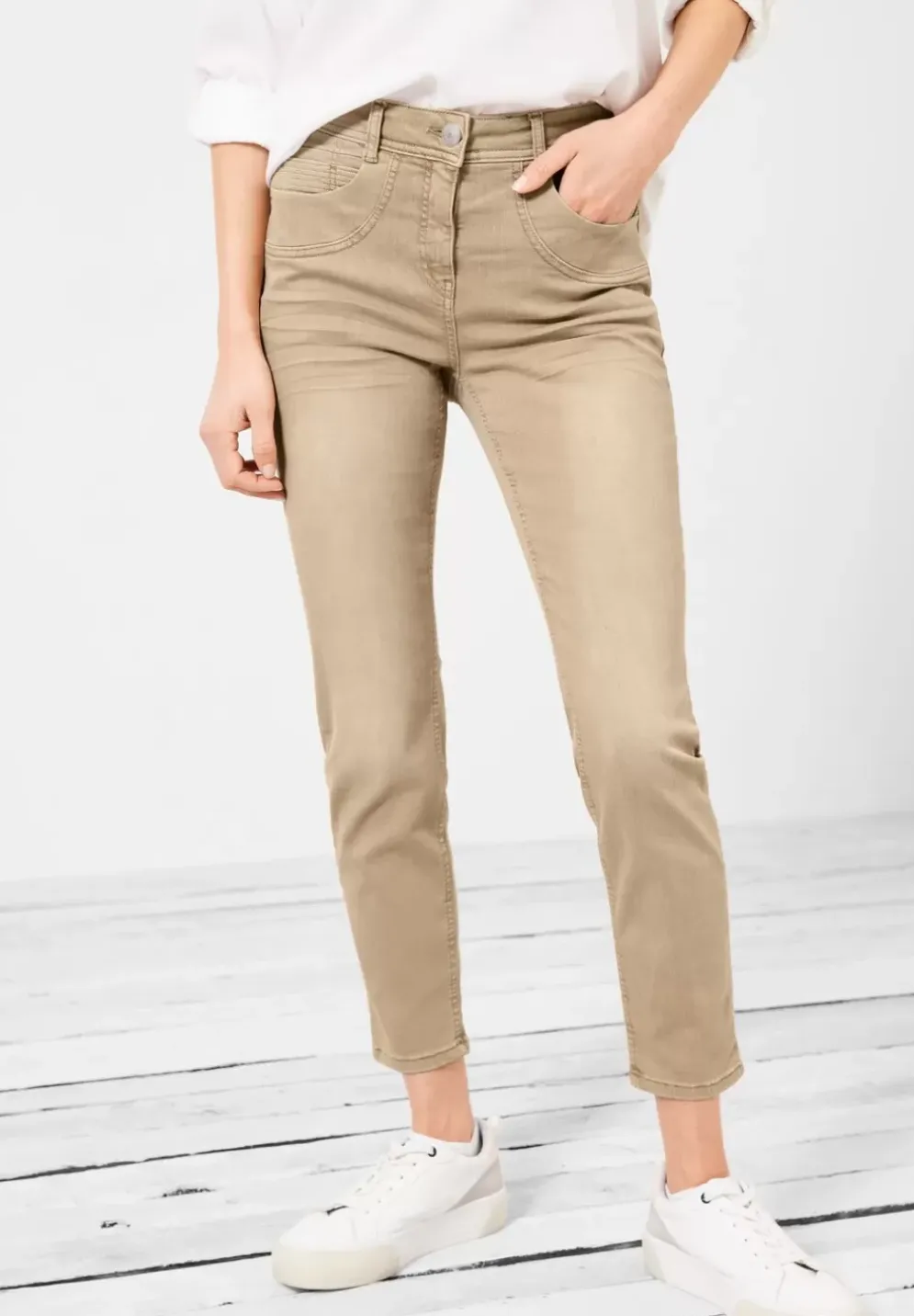 Slim Fit Jeans In High Waist