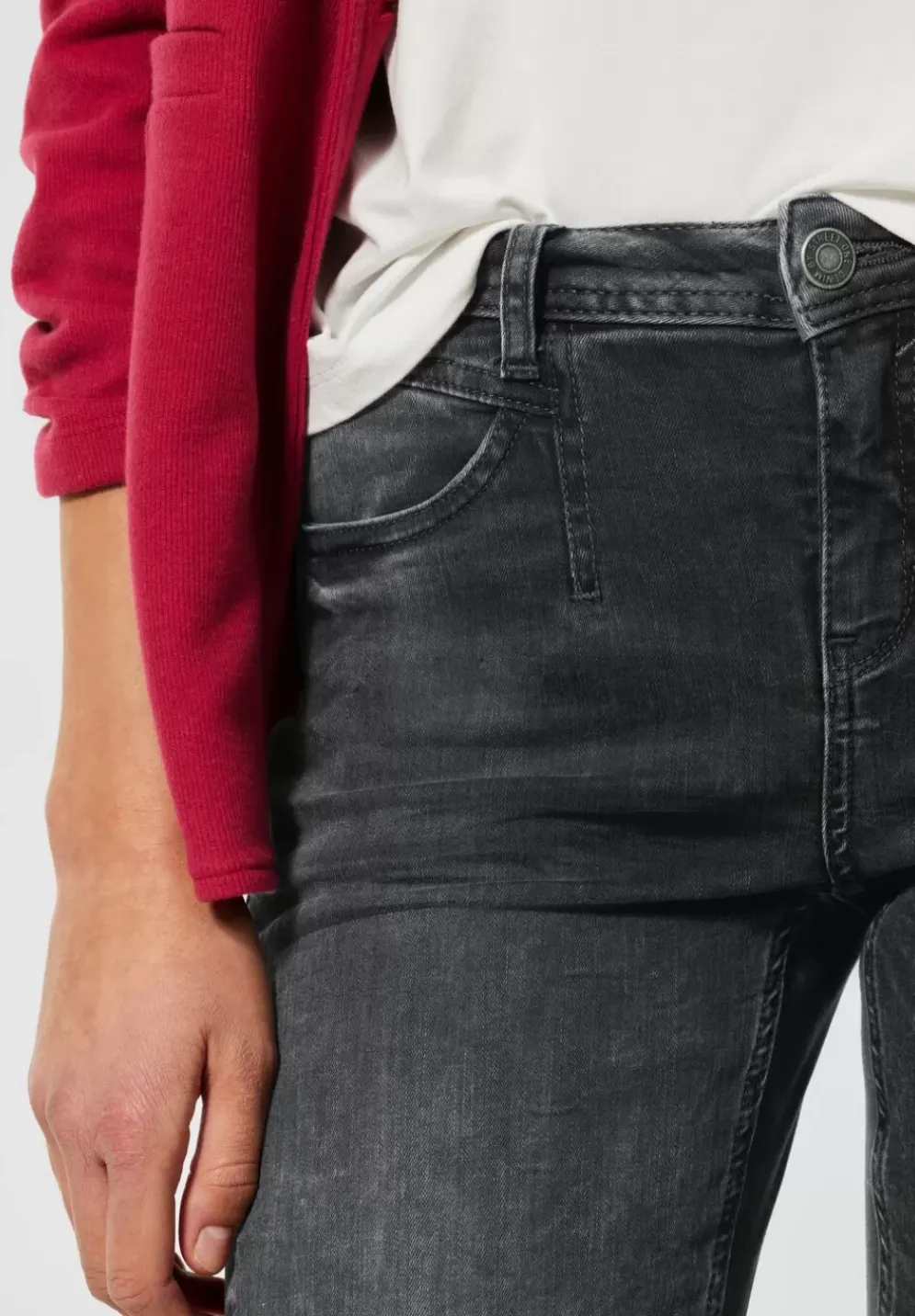 Slim Fit Jeans In High Waist