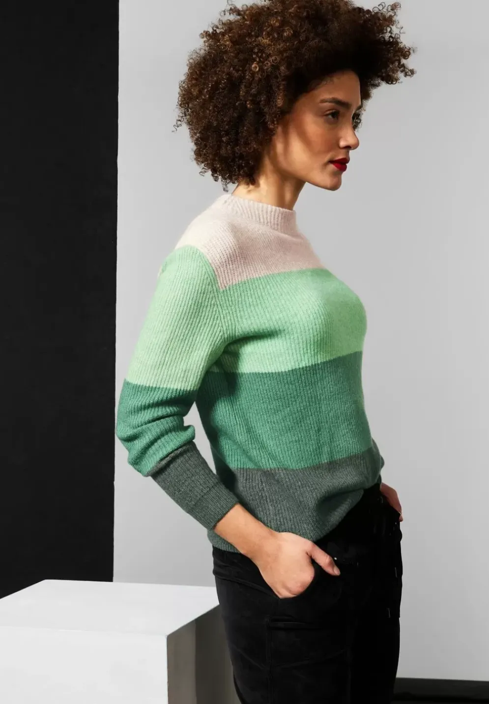 Softer Pullover Mit Streifen