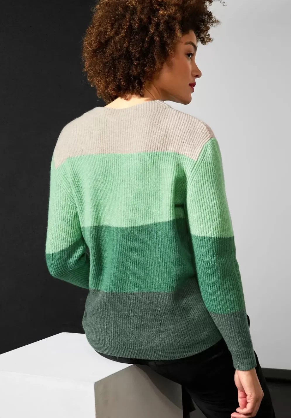 Softer Pullover Mit Streifen