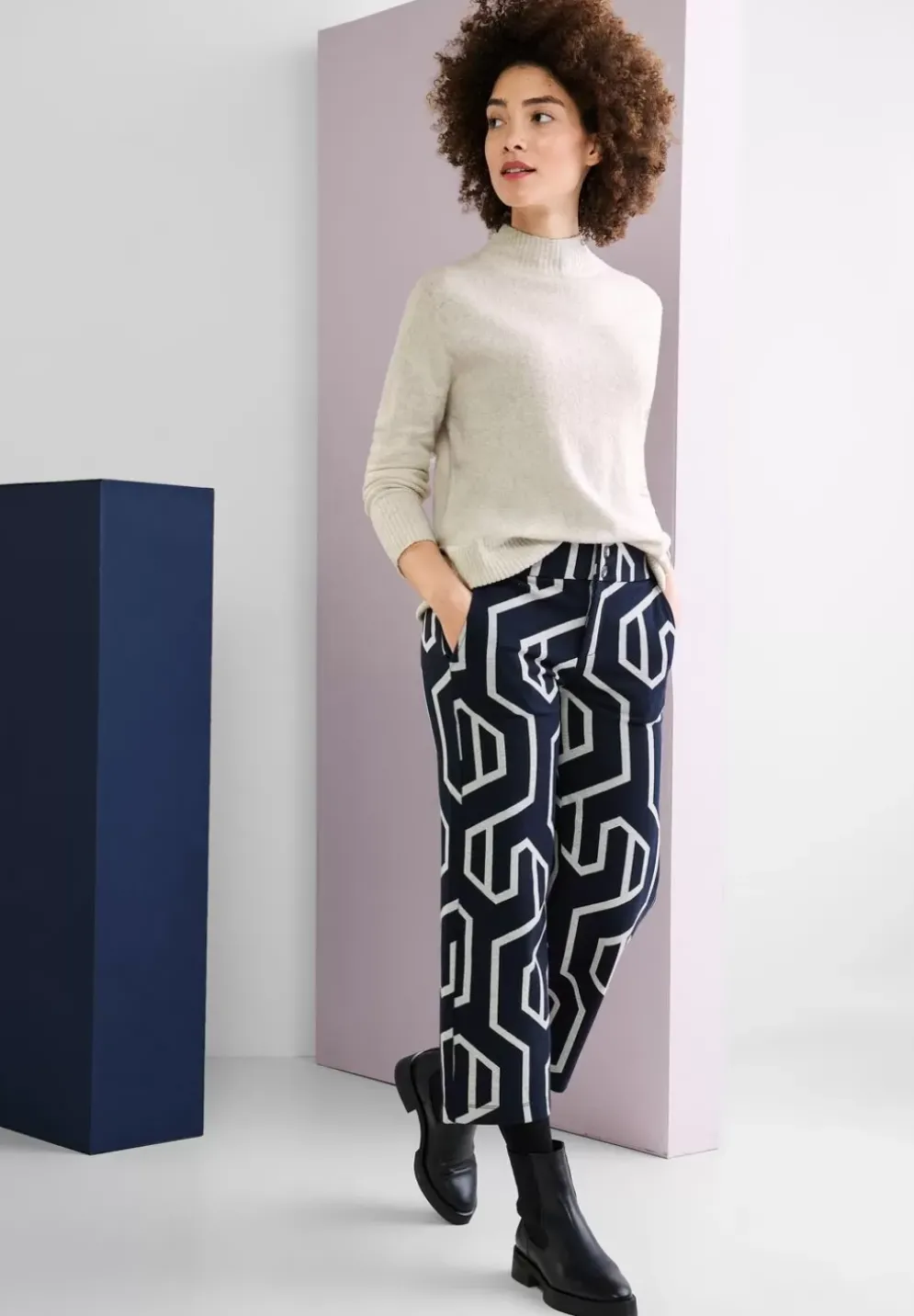 Stehkragenpullover In Boucle