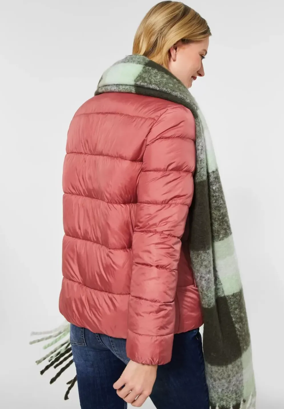 Steppjacke Mit Hohem Kragen