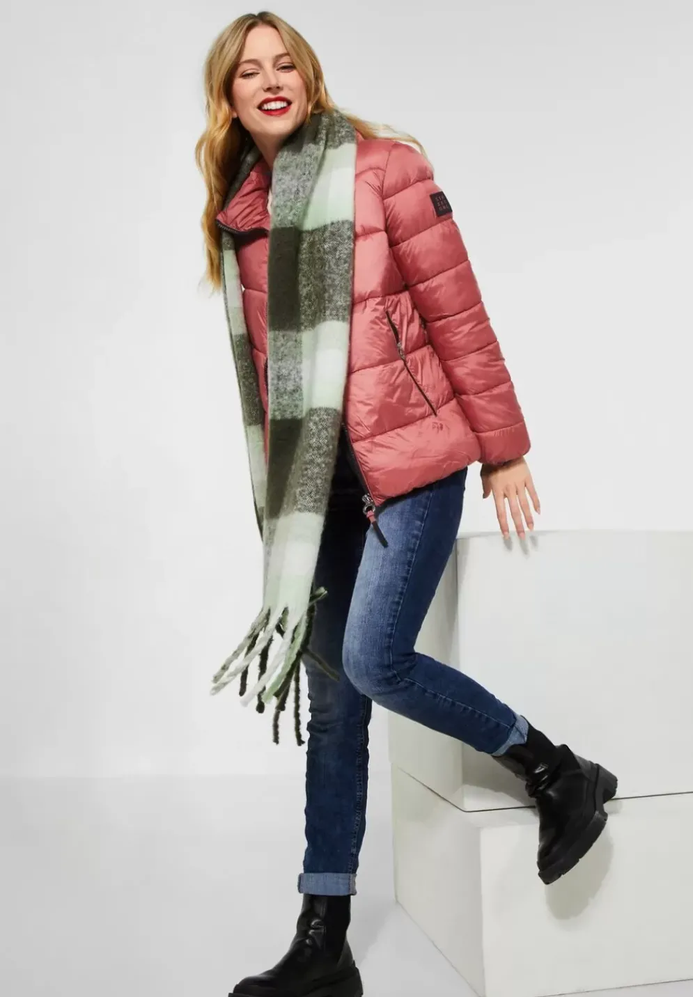 Steppjacke Mit Hohem Kragen
