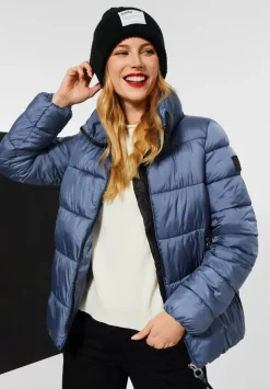 Steppjacke Mit Hohem Kragen