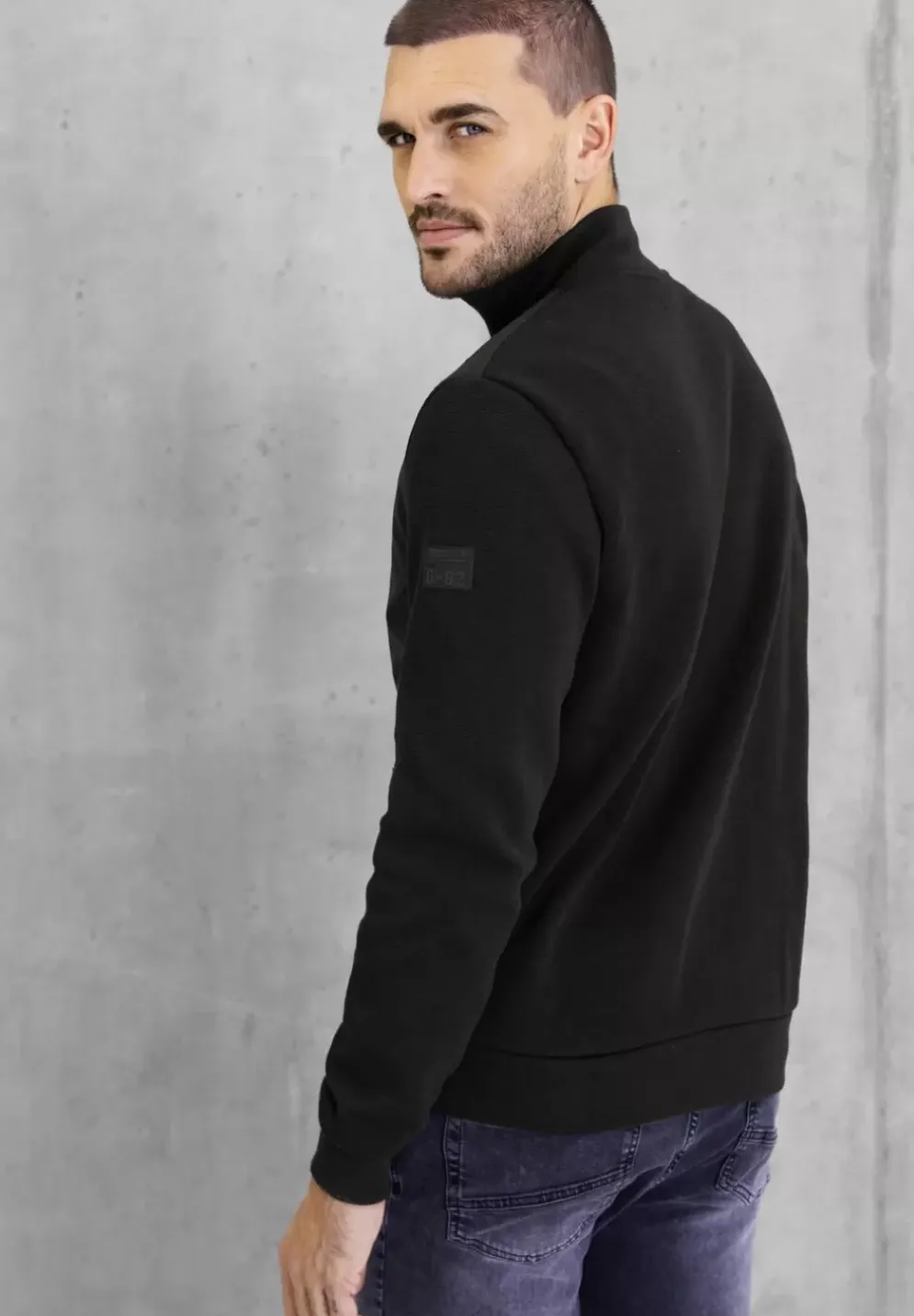 Strickjacke Im Materialmix