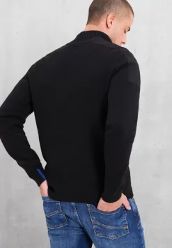 Stricktroyer Im Materialmix