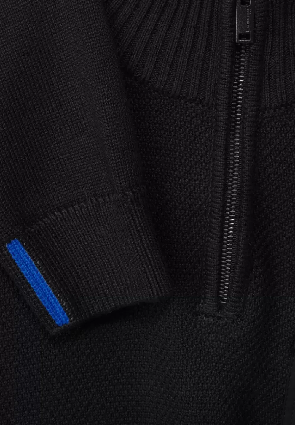 Stricktroyer Im Materialmix