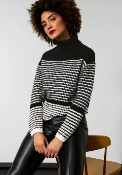 Strukturierter Pullover