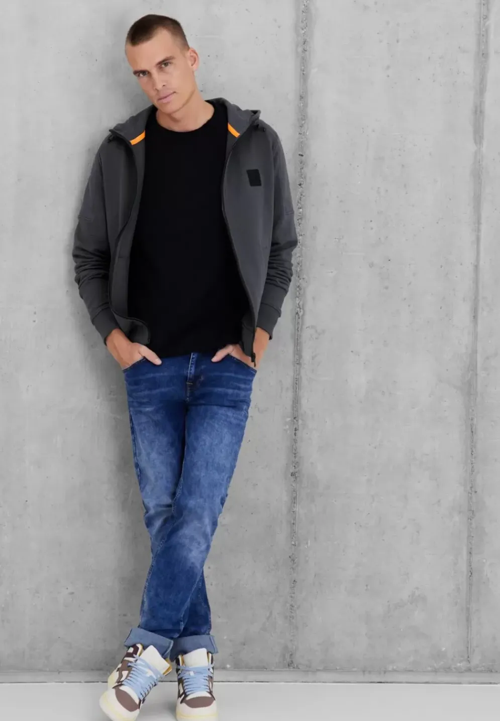 Sweatshirtjacke Mit Kapuze